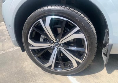 2024 Volvo XC60 B5 Ultimate Dark Theme