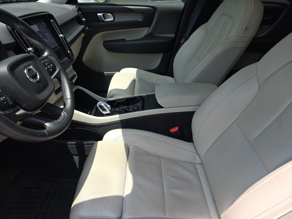2024 Volvo XC40 B5 Plus Bright Theme