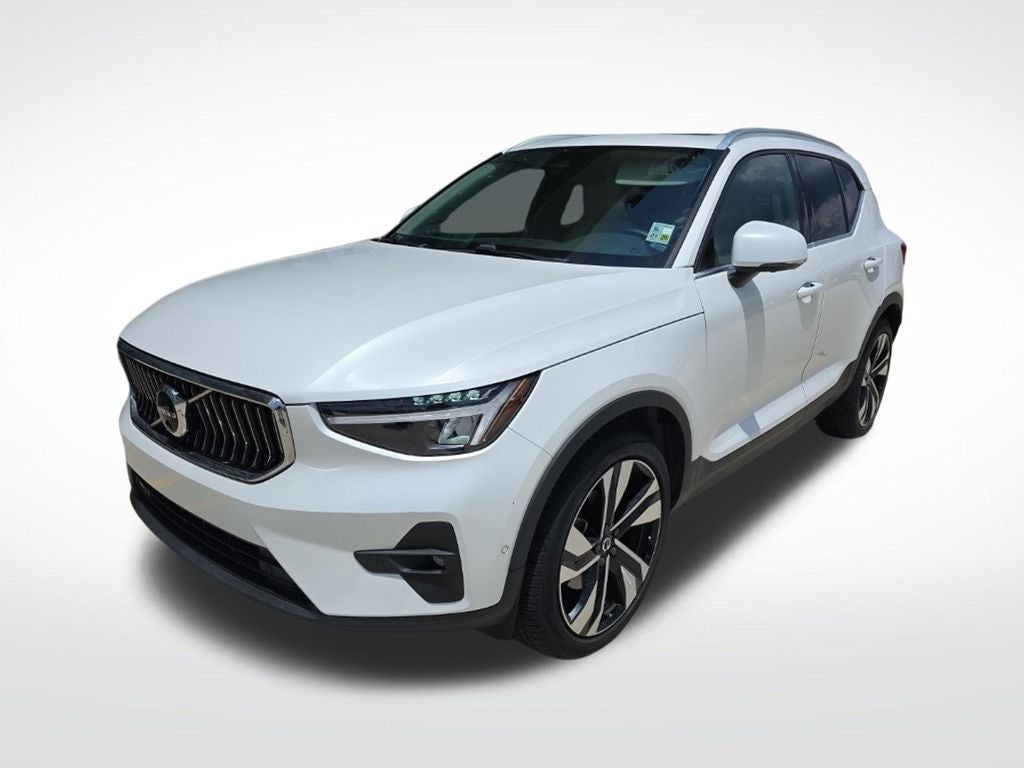 2024 Volvo XC40 B5 Plus Bright Theme
