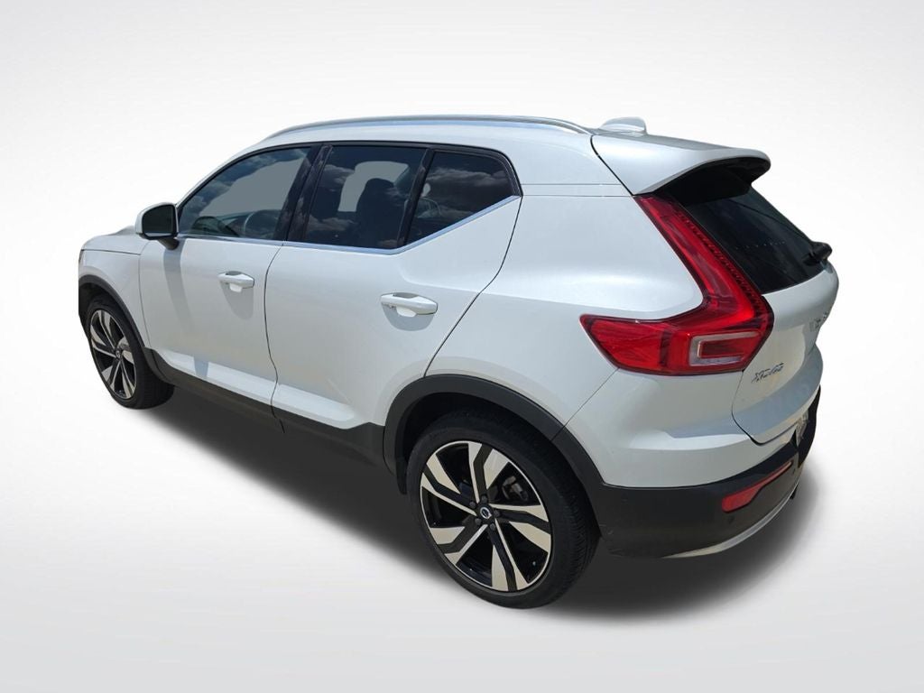2024 Volvo XC40 B5 Plus Bright Theme