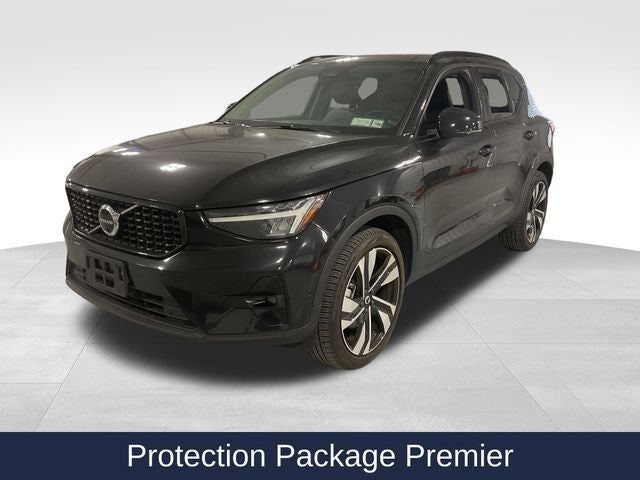 2024 Volvo XC40 B5 Plus Dark Theme