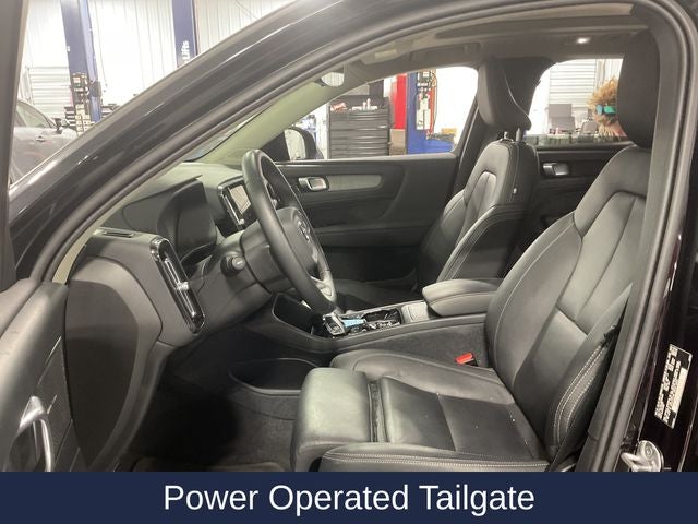 2024 Volvo XC40 B5 Plus Dark Theme