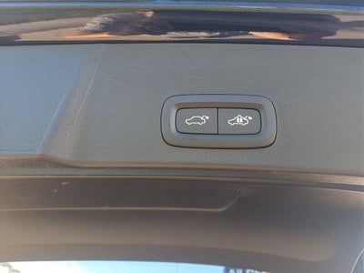 2023 Volvo XC40 B5 Plus Dark Theme