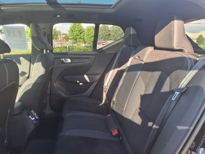 2023 Volvo XC40 B5 Plus Dark Theme