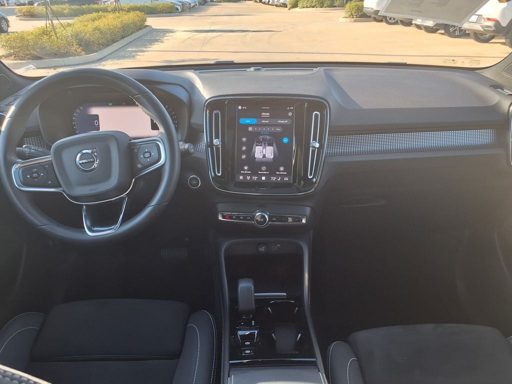 2023 Volvo XC40 B5 Plus Dark Theme