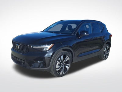 2023 Volvo XC40 B5 Plus Dark Theme