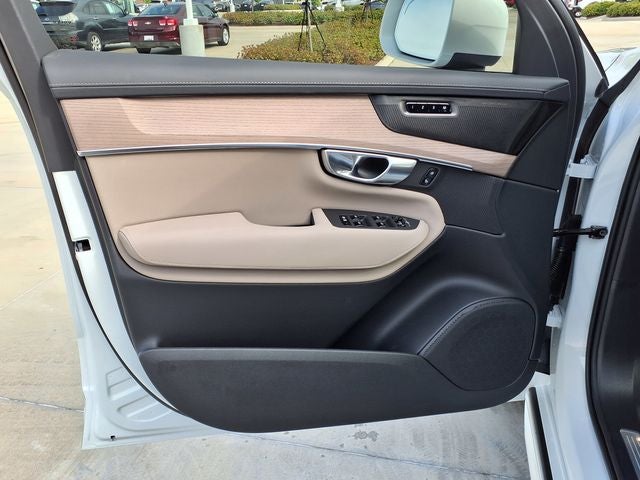 2026 Volvo XC90 B5 Plus