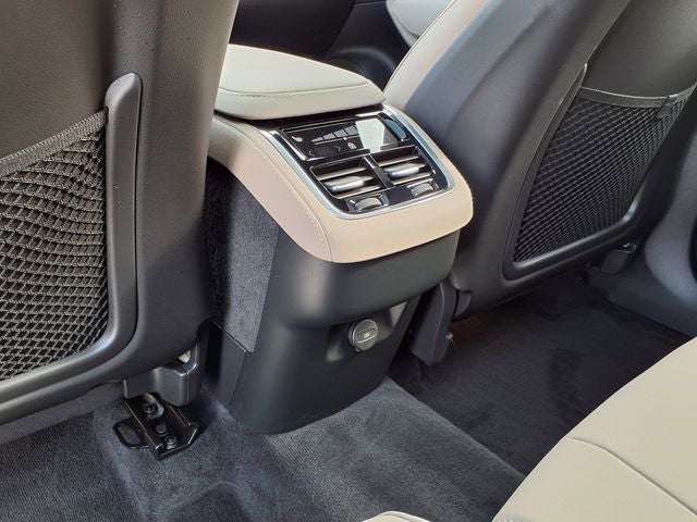 2026 Volvo XC90 B5 Plus