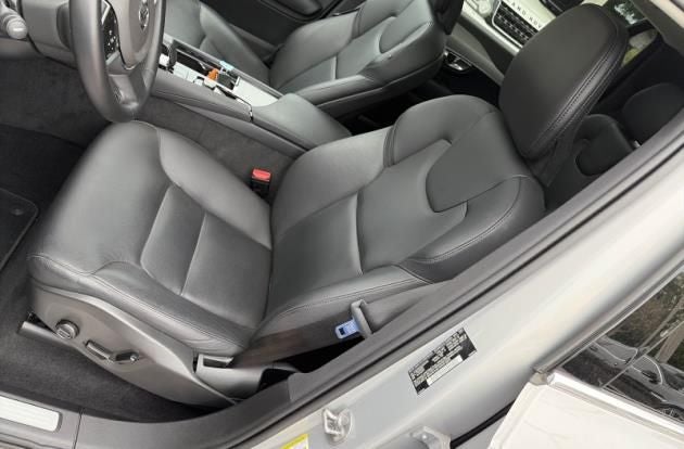 2025 Volvo XC90 B5 Core