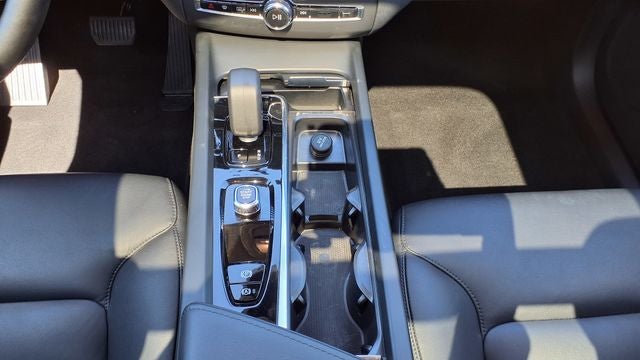 2025 Volvo XC60 B5 Core