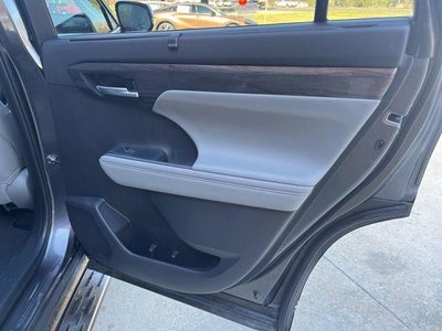 2025 Toyota Highlander Hybrid Platinum