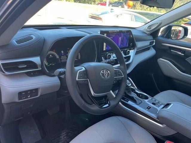 2025 Toyota Highlander Hybrid Platinum
