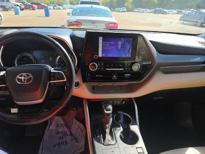 2024 Toyota Highlander Hybrid XLE