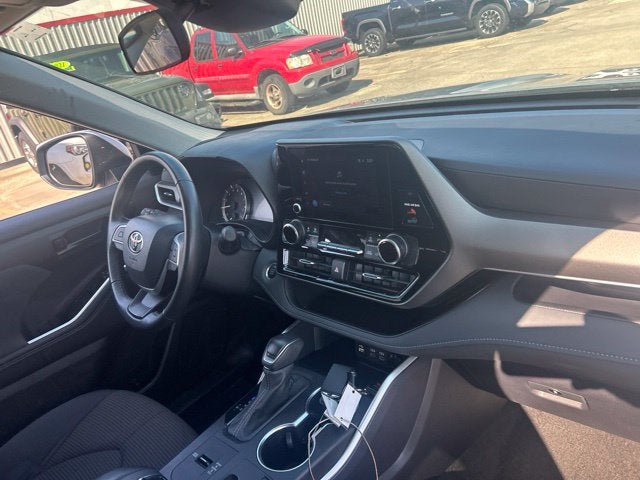 2025 Toyota Highlander LE
