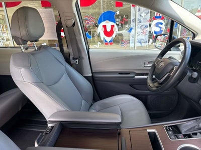 2024 Toyota Sienna XLE 8 Passenger