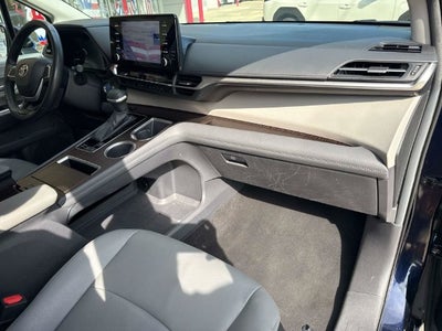 2024 Toyota Sienna XLE 8 Passenger