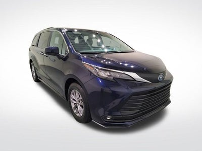 2024 Toyota Sienna XLE 8 Passenger