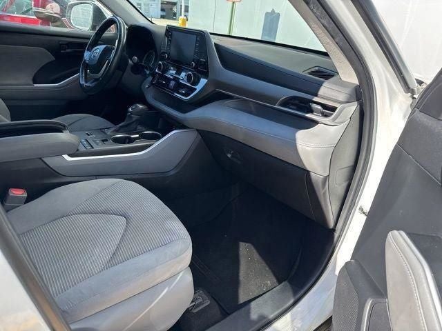 2022 Toyota Highlander LE