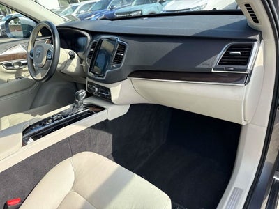 2019 Volvo XC90 T6 Momentum