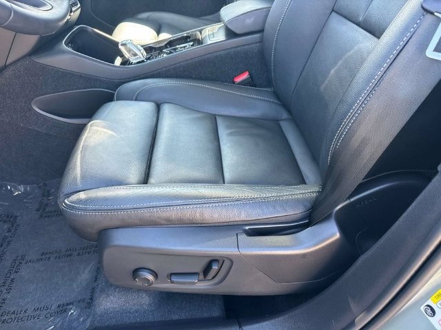 2024 Volvo XC40 B5 Plus Bright Theme