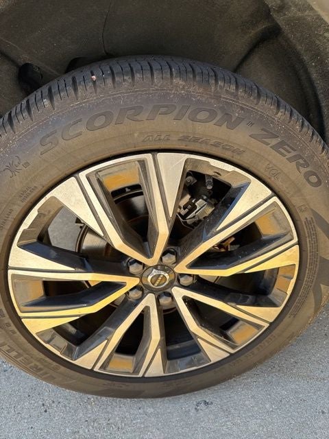 2025 Volvo XC60 B5 Plus